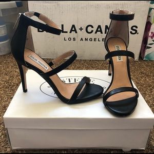 Steve Madden Black strappy Heels